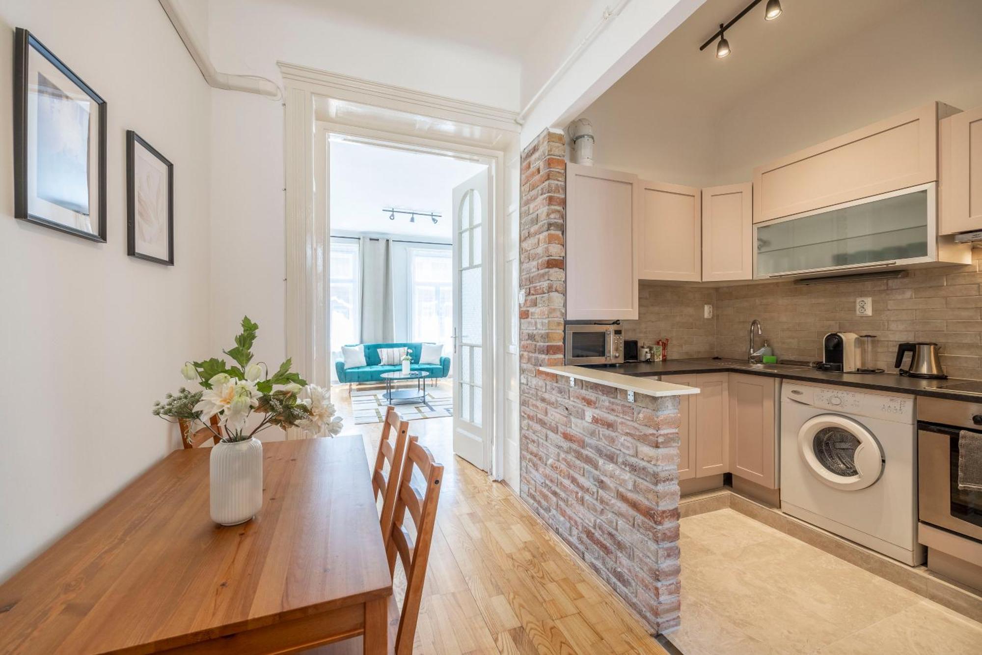 Stylish & Cozy City Center Apartment By Prestige Homes ブダペスト エクステリア 写真